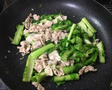 大根の葉と豚肉とナスのオイスター炒め作り方2写真