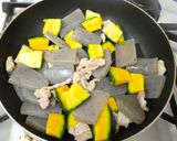 副菜に★豚ばら南瓜こんにゃく塩麹照り焼き作り方3写真