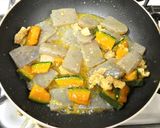 副菜に★豚ばら南瓜こんにゃく塩麹照り焼き作り方6写真