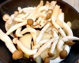 フライパンで♪鶏むね肉のトマト煮込み✨作り方3写真