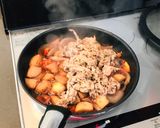 簡単おかず♡デリ風＊赤ワイン肉じゃが作り方4写真
