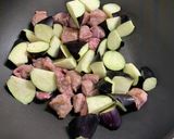 豚のかしら肉と茄子のニンニク味噌野菜炒め作り方3写真