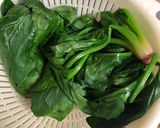 材料4つ。シンプルなほうれん草の胡麻和え作り方1写真