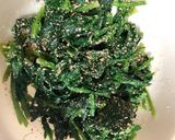 材料4つ。シンプルなほうれん草の胡麻和え作り方3写真