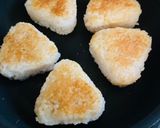 子供の＼マヨ焼きおにぎり／今日のおむすび作り方11写真