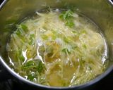 簡単！天ぷらと豆苗のお味噌汁作り方2写真