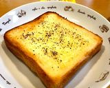 簡単♪私の☆バター風味トースト(黒胡椒)作り方4写真