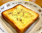 簡単♪私の☆バター風味トースト(黒胡椒)作り方4写真