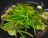 豚バラ肉とサツマイモの蔓の炒め物作り方4写真