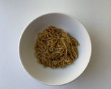 野菜サラダと食べる♪汁なしカレー担担めん作り方7写真