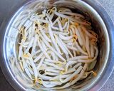 もやしと餃子の皮の旨辛スープ作り方1写真