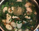春菊となめこと鶏団子の生姜海鮮スープ作り方5写真