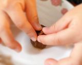 ＜子どもレシピ＞松ぼっくりチョコ作り方4写真