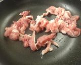 豚肉とモロヘイヤの塩麹炒め作り方1写真