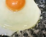 ガーリックソースになる目玉焼きのサラダ作り方2写真