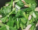 簡単＊小松菜と魚肉ソーセージのバター炒め作り方2写真