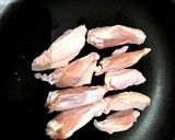 けいこだしで 鶏手羽中とカブの葉の炒め煮作り方1写真