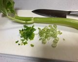 ☆いつものお味噌汁にセロリ♪作り方1写真