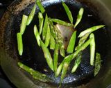 安い牛肉で充分！アスパラとの牡蠣油炒め作り方3写真