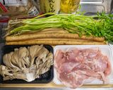 鶏肉とごぼうと芹と舞茸の鍋作り方1写真