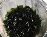 大根の葉と玉ねぎとわかめの塩昆布炒め作り方2写真