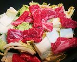 牛バラカルビとソーセージと白菜の煮込み作り方2写真