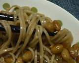 煮物の残りで簡単ランチ　温か納豆蕎麦作り方4写真