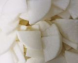 【豚肉入り】キャベツと大根のバタポン炒め作り方1写真