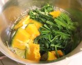 冬至にも♪カボチャほうれん草の豆乳みそ汁作り方2写真