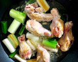 トロトロねぎと鶏手羽元の豆乳スープ煮込み作り方3写真