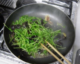 絶品♪きくらげと豆苗の香味炒め作り方6写真