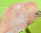 醤油麹で絶品鶏ハム＊作り方1写真