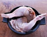 骨付き鶏もも肉のハーブ塩蒸しレモンソース作り方3写真