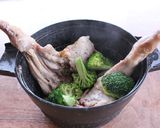 骨付き鶏もも肉のハーブ塩蒸しレモンソース作り方4写真