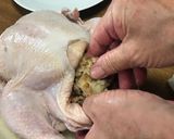 パンを詰める★絶品ローストチキン丸鶏♪作り方7写真