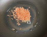わさび菜と干しえびの塩炒め☆仕上げごま油作り方3写真
