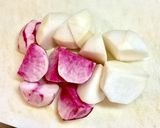 紅白のカブと豚バラ肉の酒粕煮作り方1写真