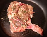 フライパンと鍋つかみで作るローストチキン作り方4写真