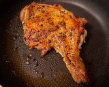フライパンと鍋つかみで作るローストチキン作り方8写真