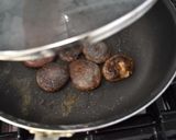 ひと工夫で更に美味しく♪椎茸塩バター焼き作り方2写真