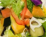 市販サラダ&プチトマトのシーザーサラダ風作り方1写真