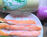 本物のカニで、大根と胡瓜の新鮮サラダを作り方1写真