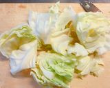 冷蔵庫の残り物と小籠包をお味噌汁に♪作り方1写真