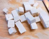 冷蔵庫の残り物と小籠包をお味噌汁に♪作り方3写真