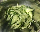 子供も大好き とびっ子とセロリのサラスパ作り方1写真