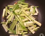 小松菜のニンニク、豆板醤、塩麹炒め！作り方3写真