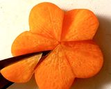 おせちなどに　人参　飾り切り　花切り作り方5写真