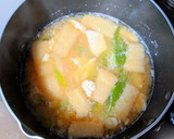 豆富と油揚げ・長ネギの味噌汁作り方3写真