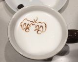 チョコソースで簡単ラテアートのカフェラテ作り方6写真