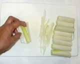 肉巻き♪簡単桃屋搾菜と豚肉でおつまみ　作り方2写真